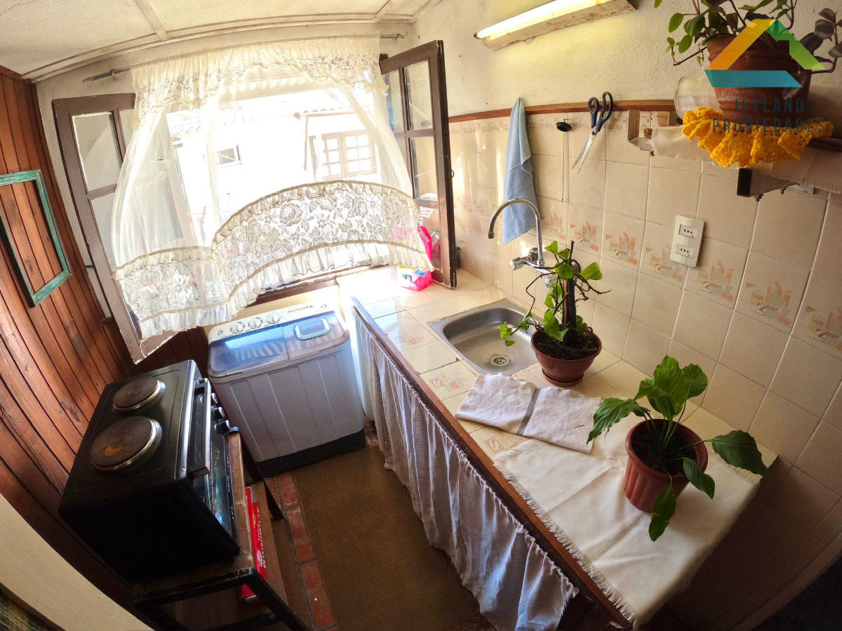Casa ID.52 - SE VENDE CASA 3 DORMITORIOS EN BARRIO CERRO PELADO