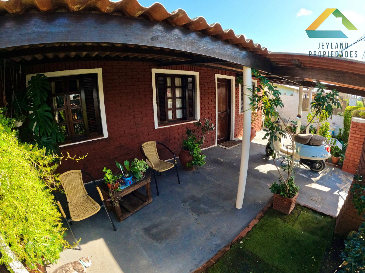 Casa ID.52 - SE VENDE CASA 3 DORMITORIOS EN BARRIO CERRO PELADO