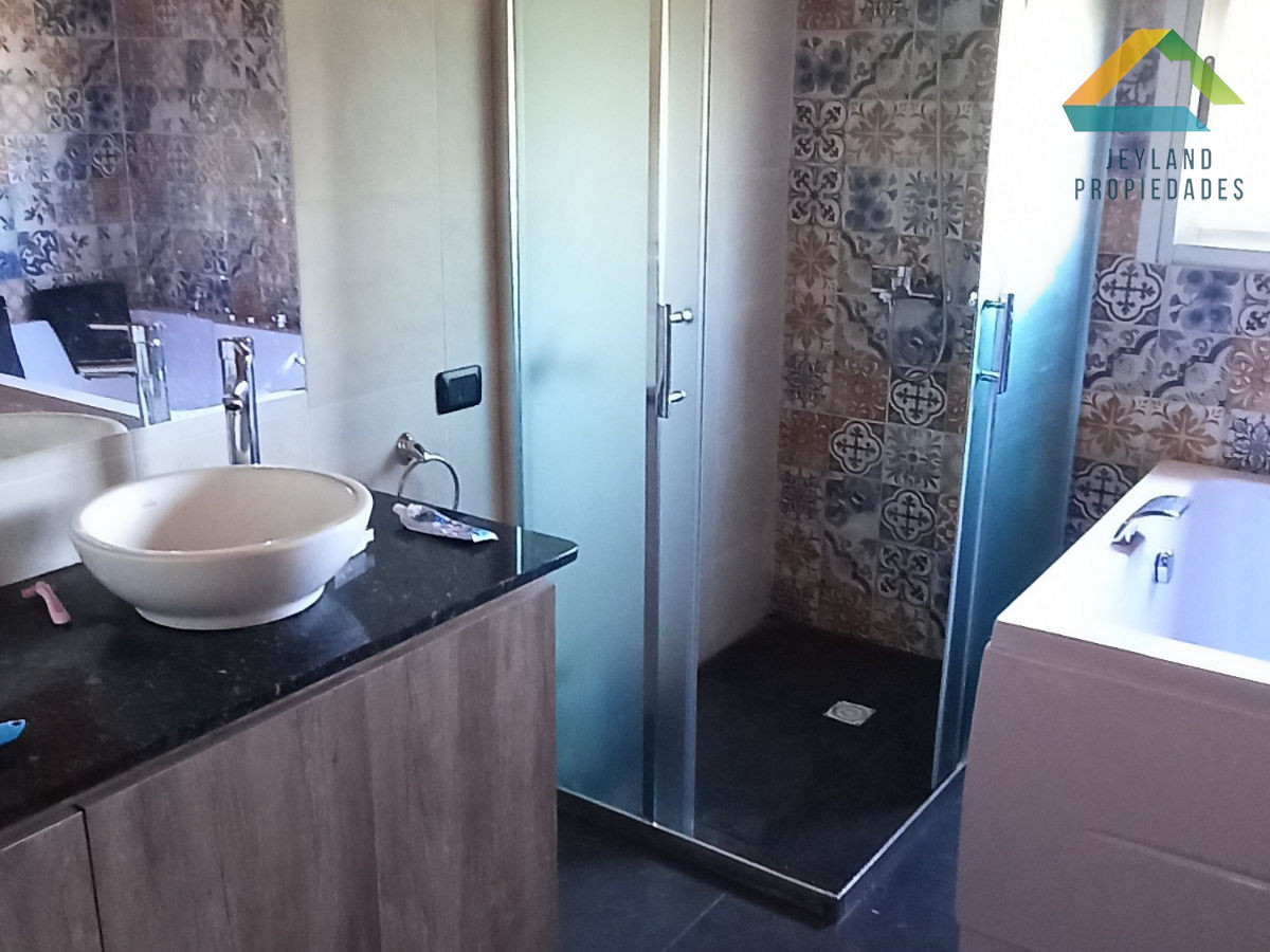 Casa ID.5 - SE VENDE CASA AMPLIA CON OFICINA AL FRENTE CENTRO DE MALDONADO