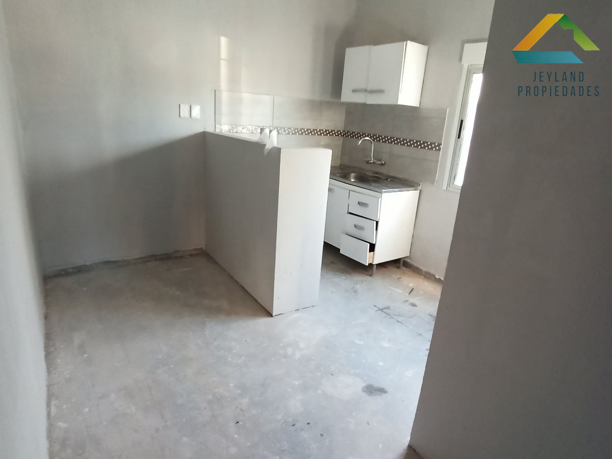 Casa ID.5 - SE VENDE CASA AMPLIA CON OFICINA AL FRENTE CENTRO DE MALDONADO