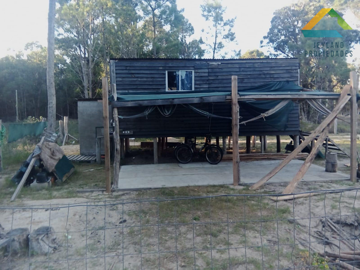 Casa ID.65 - SE VENDE CABAÑA DE MADERA EN BALNEARIO LA ESMERALDA