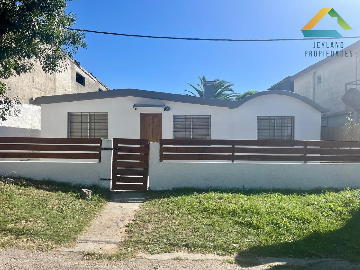 Casa ID.76 - SE VENDE CASA  4 DORMITORIOS EN BARRIO PERLITA MALDONADO