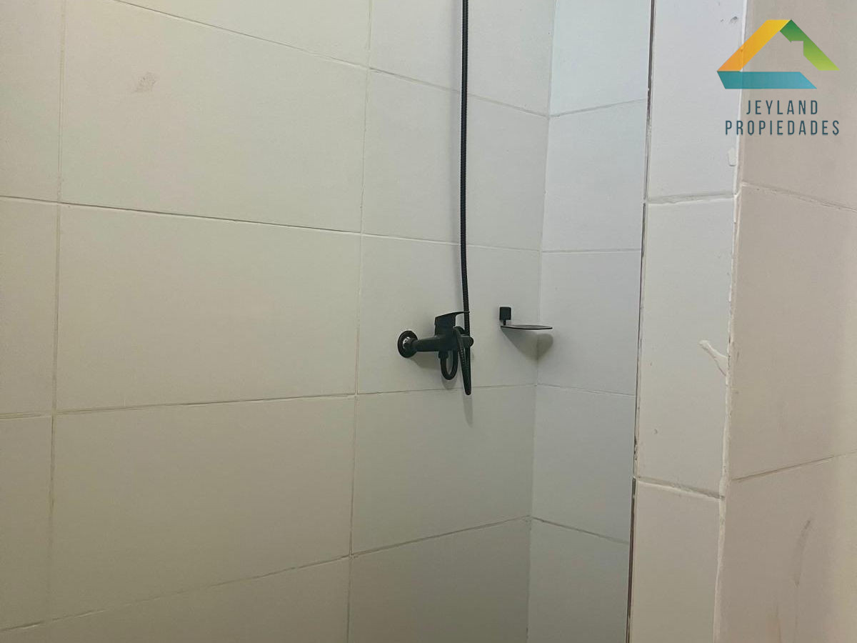 Casa ID.76 - SE VENDE CASA  4 DORMITORIOS EN BARRIO PERLITA MALDONADO