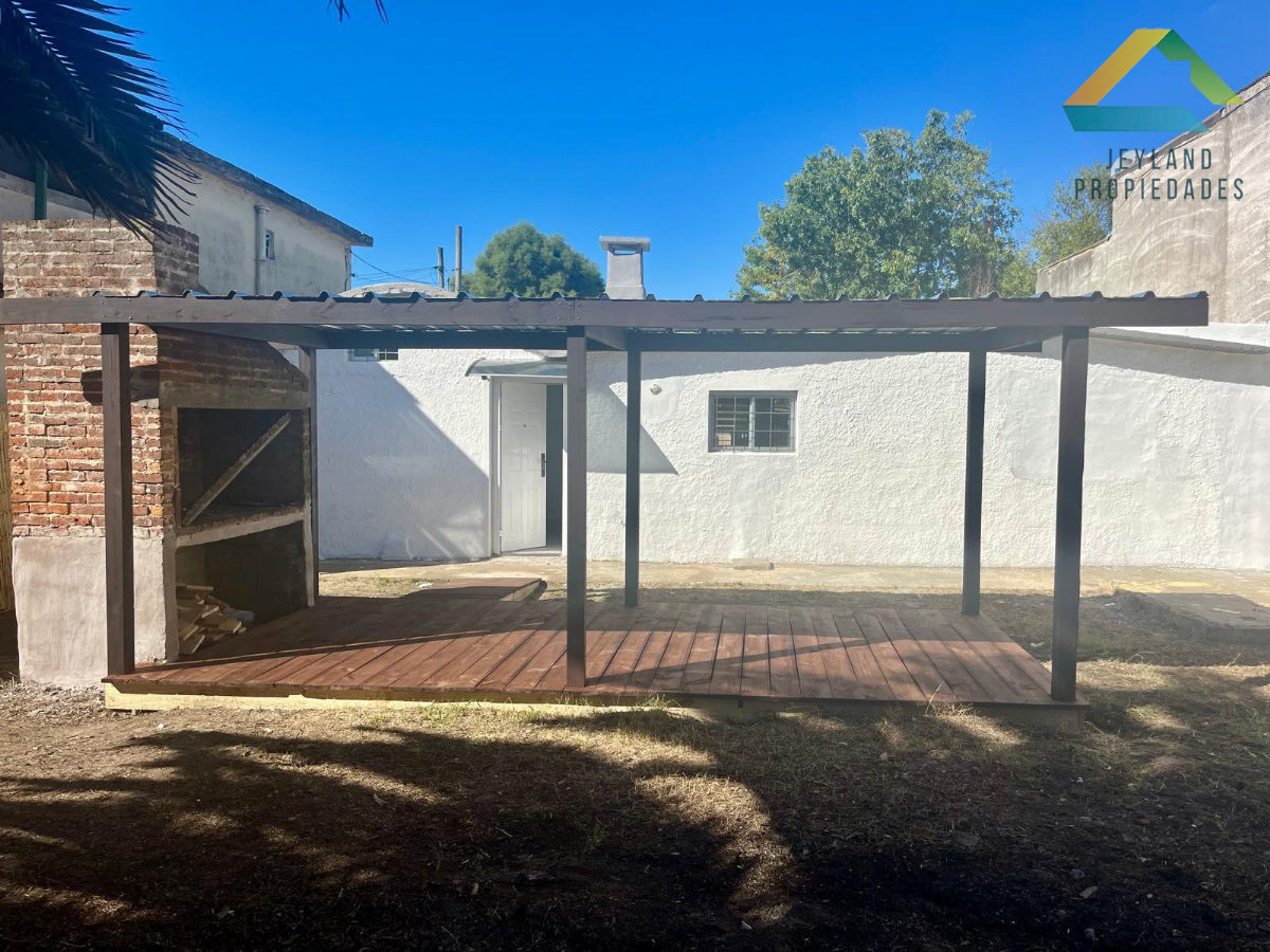 Casa ID.76 - SE VENDE CASA  4 DORMITORIOS EN BARRIO PERLITA MALDONADO