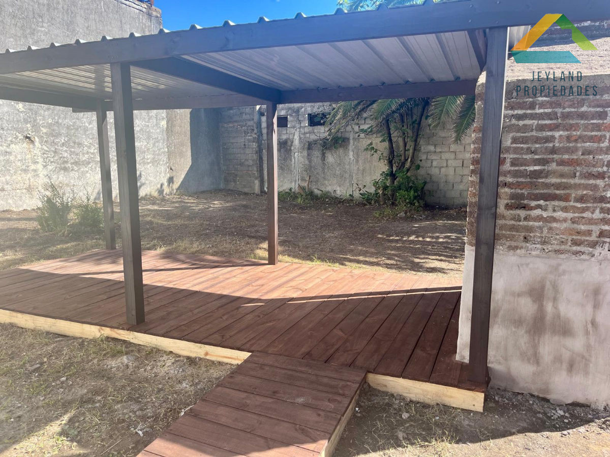 Casa ID.76 - SE VENDE CASA  4 DORMITORIOS EN BARRIO PERLITA MALDONADO