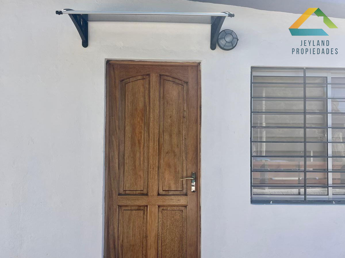 Casa ID.76 - SE VENDE CASA  4 DORMITORIOS EN BARRIO PERLITA MALDONADO