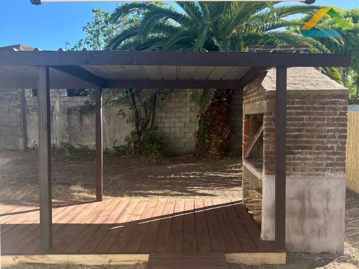 Casa ID.76 - SE VENDE CASA  4 DORMITORIOS EN BARRIO PERLITA MALDONADO