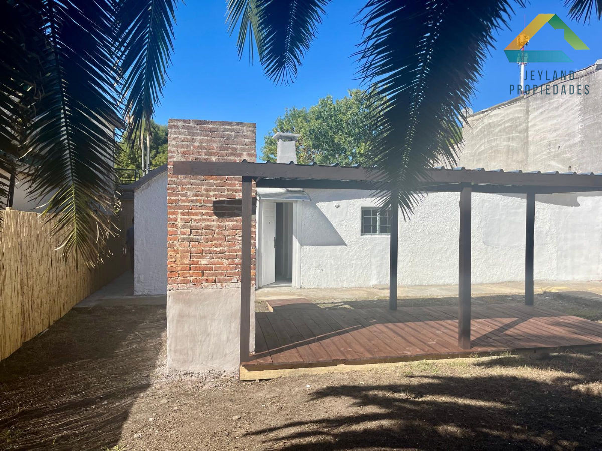 Casa ID.76 - SE VENDE CASA  4 DORMITORIOS EN BARRIO PERLITA MALDONADO
