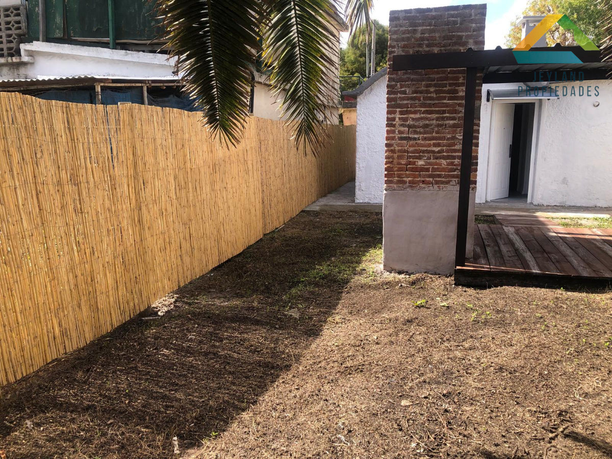 Casa ID.76 - SE VENDE CASA  4 DORMITORIOS EN BARRIO PERLITA MALDONADO