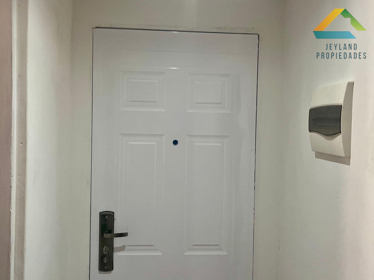 Casa ID.76 - SE VENDE CASA  4 DORMITORIOS EN BARRIO PERLITA MALDONADO