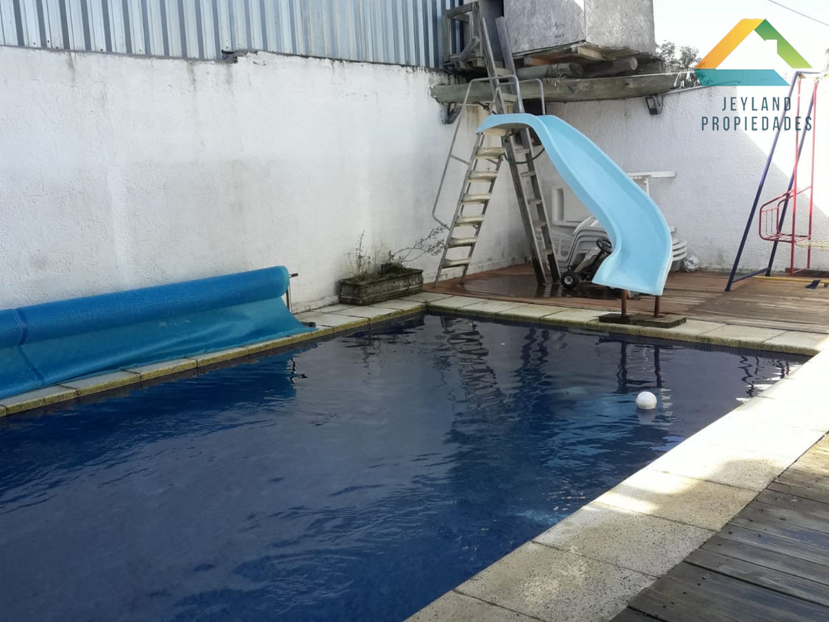 Casa ID.8 - SE VENDE CASA 3 DORM  BARRIO LOS CIRUELOS