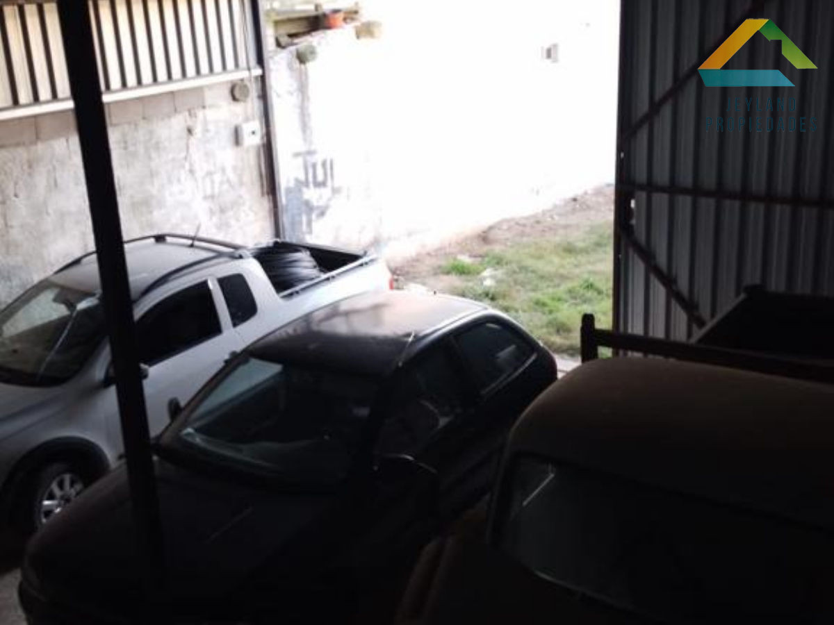 Casa ID.8 - SE VENDE CASA 3 DORM  BARRIO LOS CIRUELOS