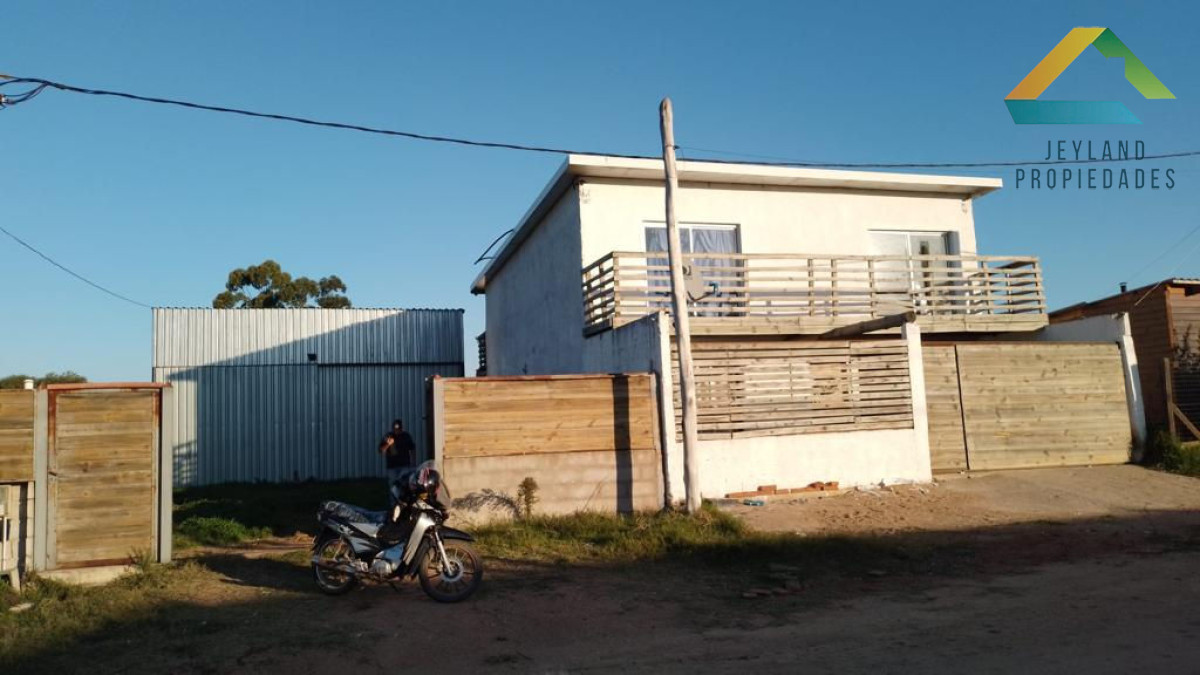 Casa ID.8 - SE VENDE CASA 3 DORM  BARRIO LOS CIRUELOS