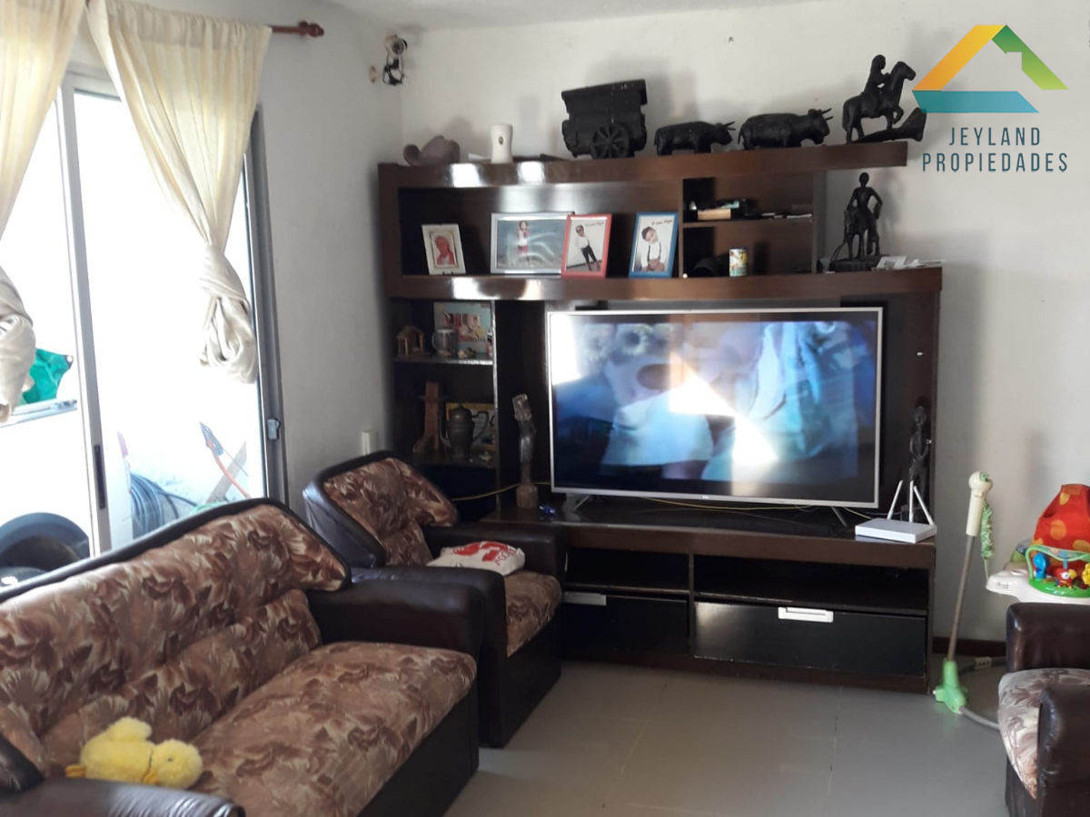 Casa ID.8 - SE VENDE CASA 3 DORM  BARRIO LOS CIRUELOS