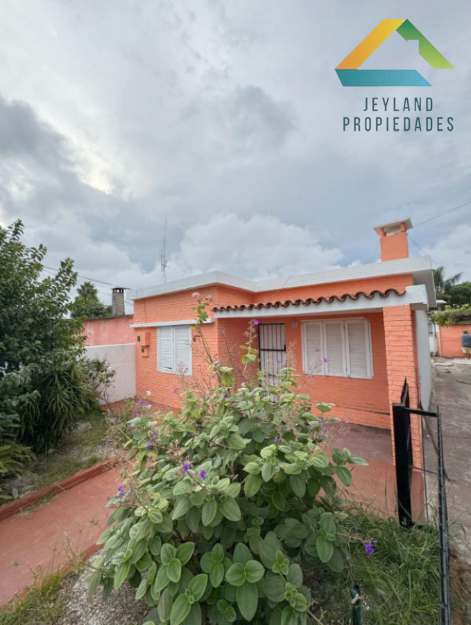 Casa ID.96 - SE VENDE CASA 3 DORMITORIOS BARRIO ODIZZIO