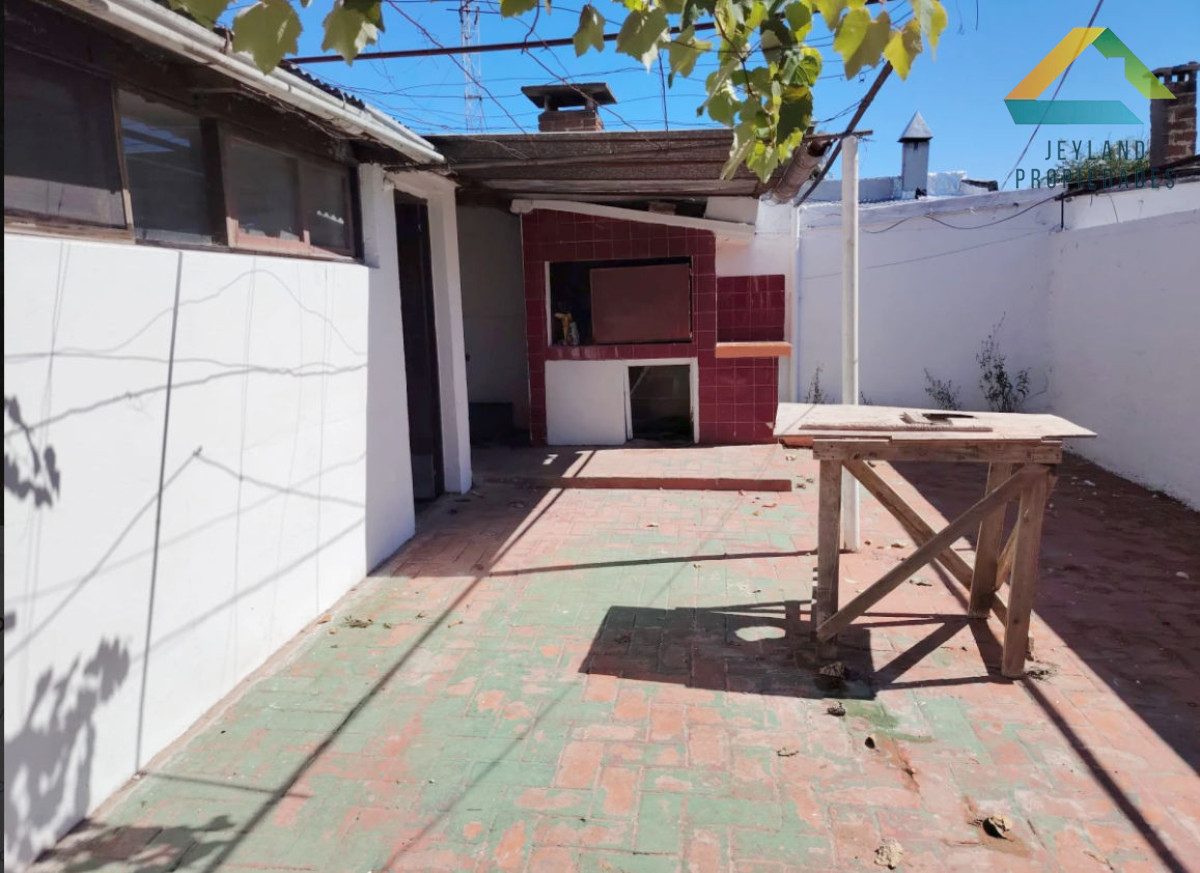 Casa ID.96 - SE VENDE CASA 3 DORMITORIOS BARRIO ODIZZIO