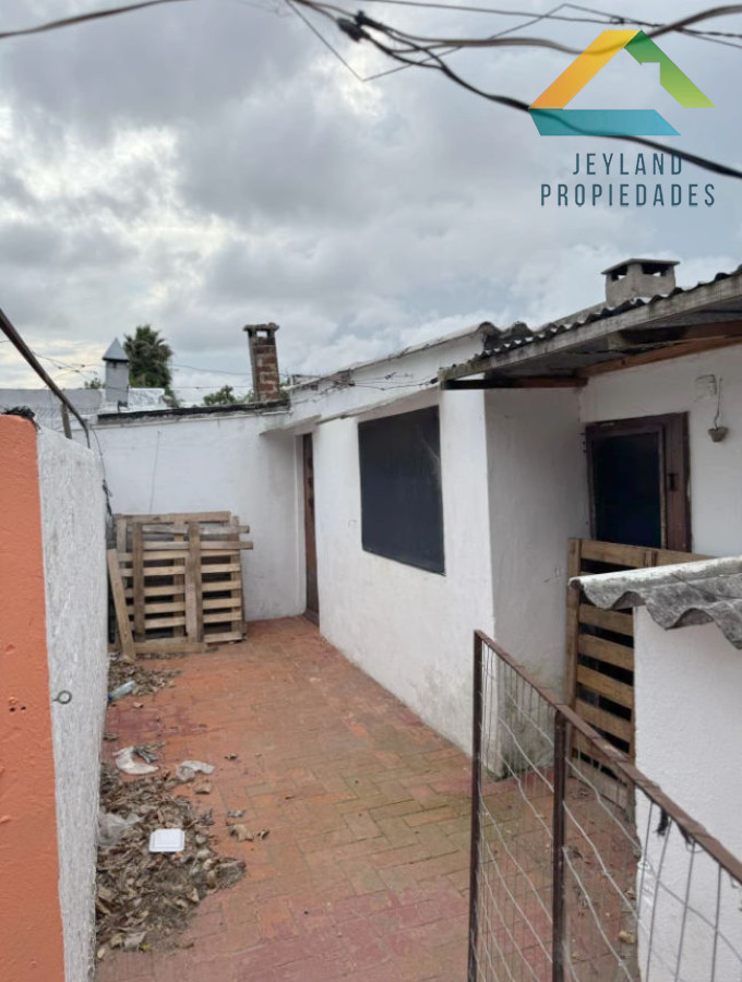 Casa ID.96 - SE VENDE CASA 3 DORMITORIOS BARRIO ODIZZIO