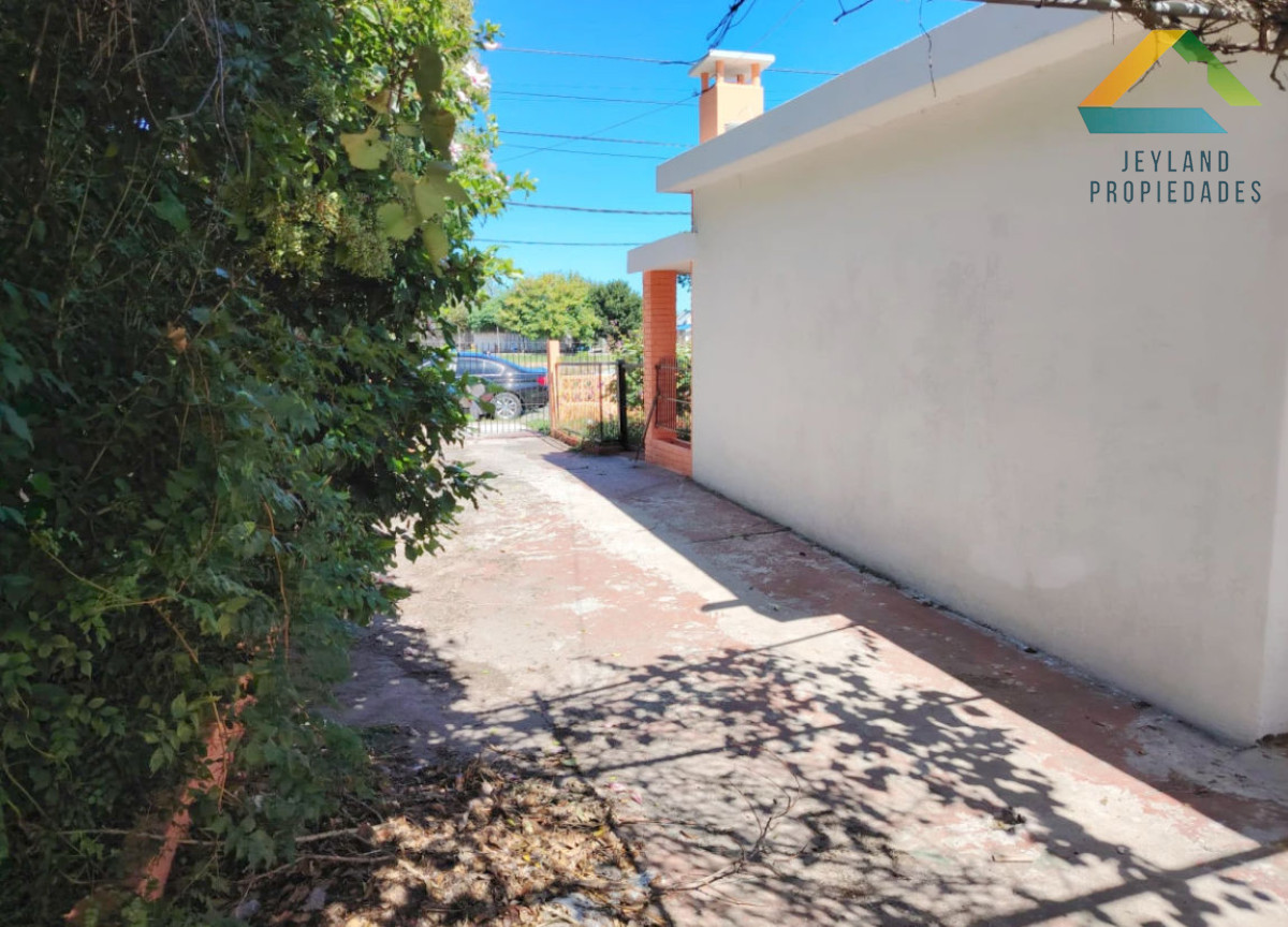 Casa ID.96 - SE VENDE CASA 3 DORMITORIOS BARRIO ODIZZIO