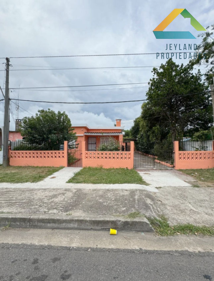 Casa ID.96 - SE VENDE CASA 3 DORMITORIOS BARRIO ODIZZIO