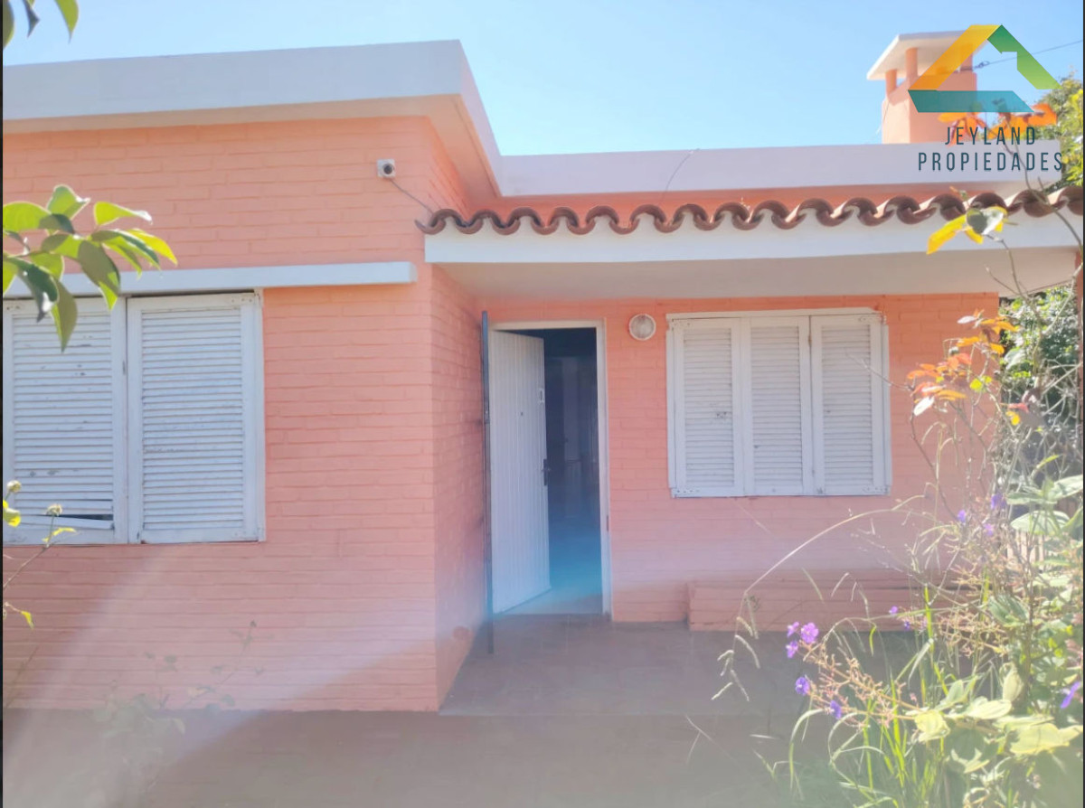 Casa ID.96 - SE VENDE CASA 3 DORMITORIOS BARRIO ODIZZIO