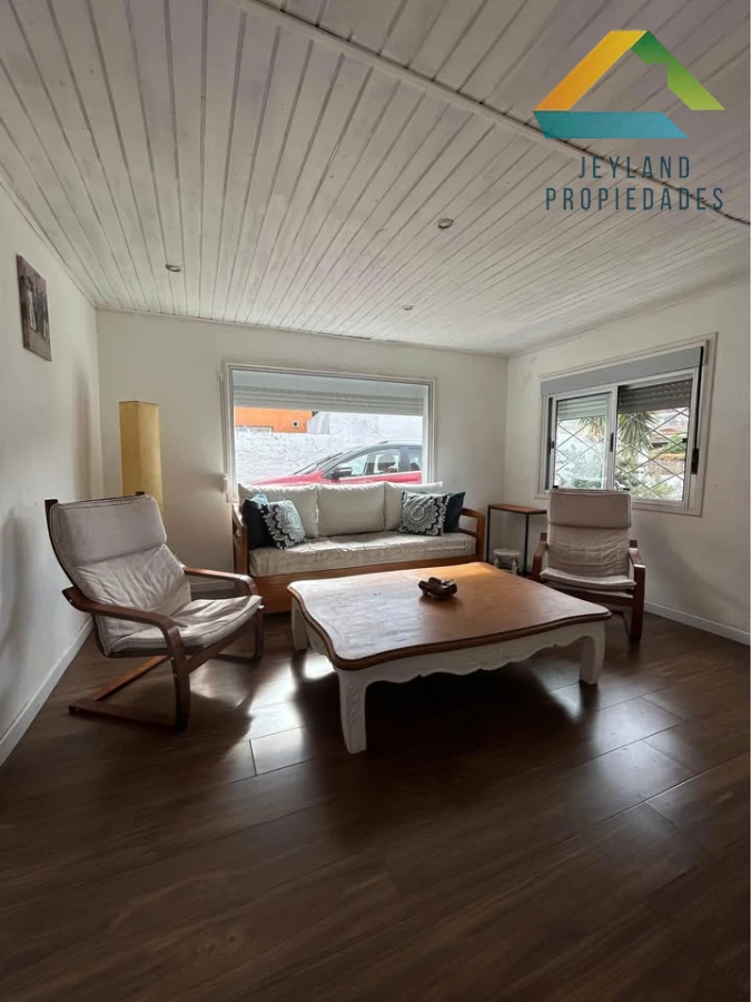 Casa ID.227 - SE VENDE CASA EN BARRIO IPORA 