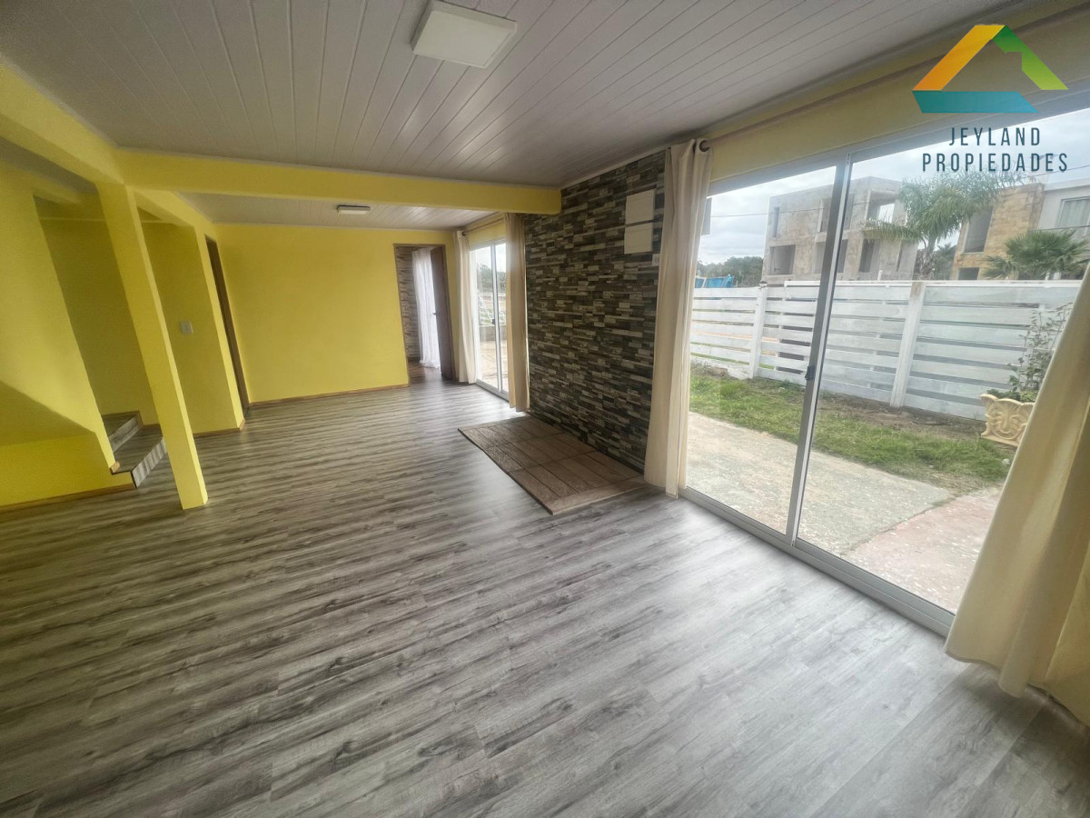 Casa ID.174 - SE VENDE CASA EN BALNEARIO Bs As 3 DORMITORIOS