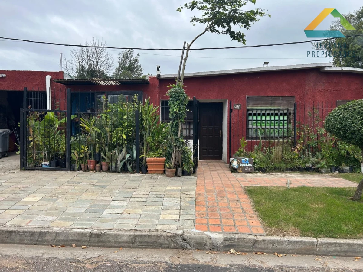 Casa ID.477 - SE VENDE CASA 2 DORMITORIOS BARRIO LA ESTACION 