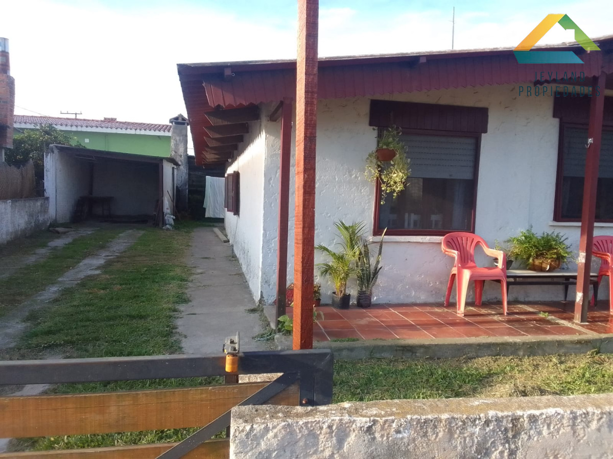 Casa ID.141 - SE VENDE CASA DE 3 DORMITORIOS EN BARRA DEL CHUY 