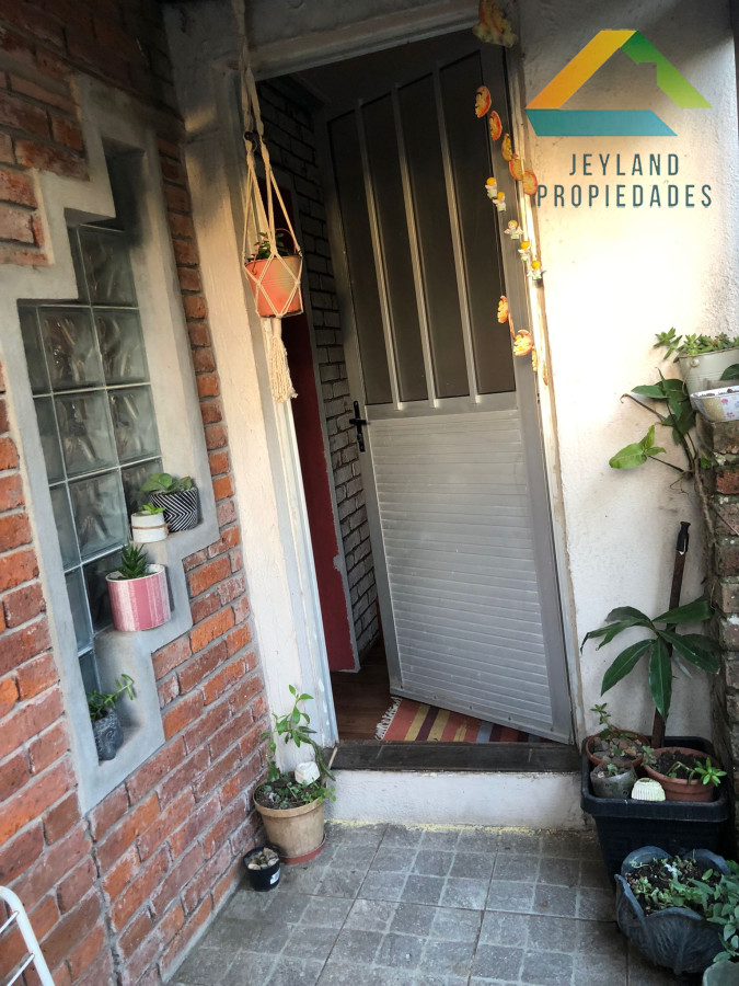 Casa ID.254 - SE VENDE CASA CENTRICA EN SAN CARLOS 