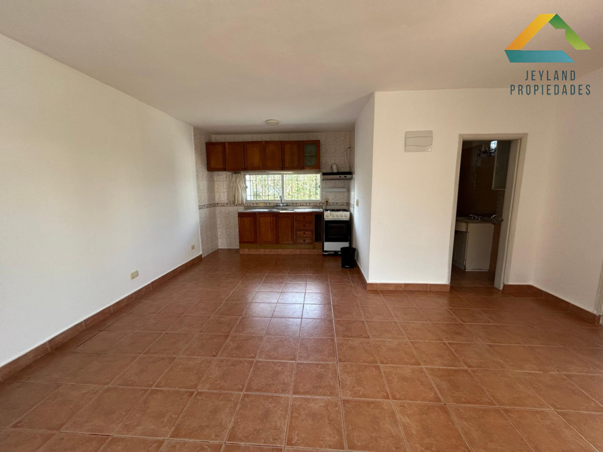 Casa ID.447 - SE ALQUILA CASA 1 DORM EN BARRIO LAS MARIAS