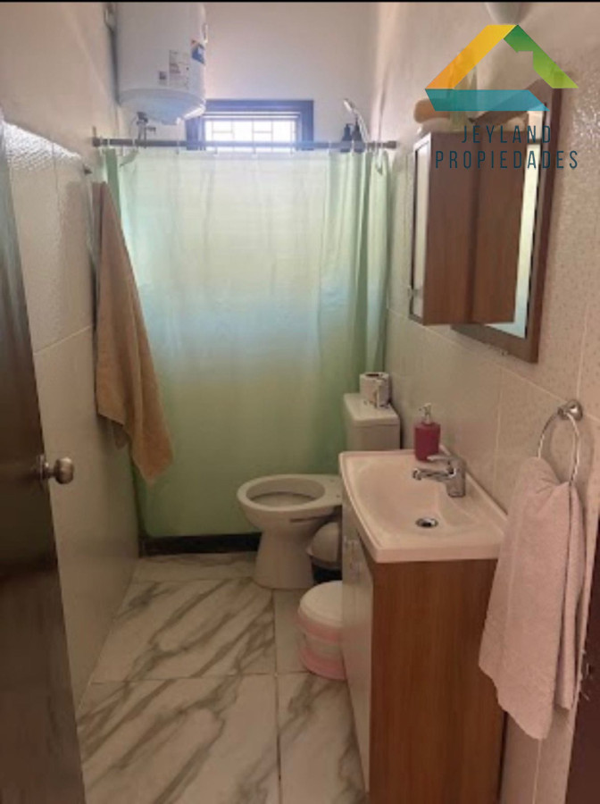 Casa ID.410 - SE VENDE CASA  PH EN BARRIO BIARRITZ