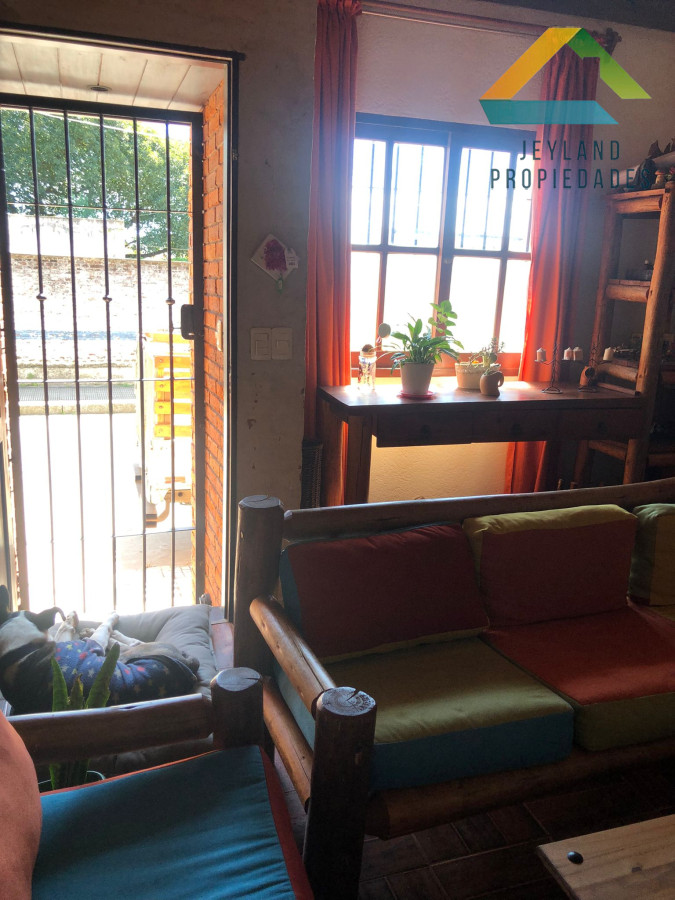 Casa ID.254 - SE VENDE CASA CENTRICA EN SAN CARLOS 