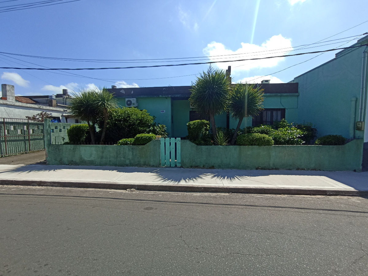 SE VENDE CASA AMPLIA 3 DORMITORIOS CENTRO MALDONADO