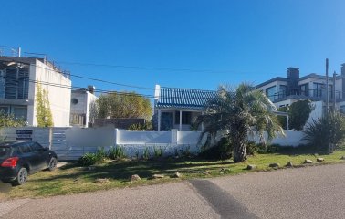SE VENDE CASA CON 2 DORMITORIOS EN MANANTIALES