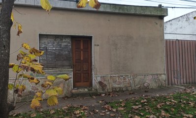 SE VENDE CASA DE DOS DORMITORIOS A RECICLAR EN SAN CARLOS