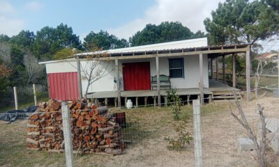 SE VENDE CASA  3 DORMITORIOS EN BALNEARIO LA ESMERALDA