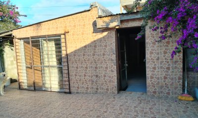 SE VENDE CASA CON 3 DORMITORIOS