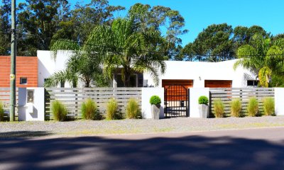 SE VENDE CASA 3 DORM 3 BAÃ‘OS PISCINA  PUNTA DEL ESTE