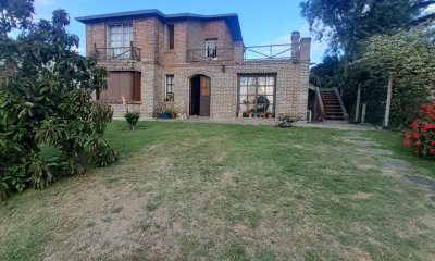 SE VENDE CASA 2 DORM EN BARRIO LAUSANA AMPLIO TERRENO