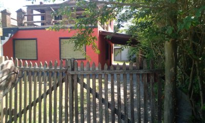 SE VENDE CASA  EN BALNEARIO BUENOS AIRES