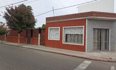 SE VENDE TRES PROPIEDADES EN UN MISMO PADRON CENTRO MALDONADO