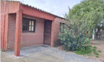 SE VENDE CASA 2 DORM  EN BARRIO LOS OLIVOS