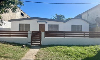 SE VENDE CASA  4 DORMITORIOS EN BARRIO PERLITA MALDONADO