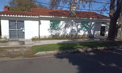 SE VENDE CASA 2 DORMITORIOS BARRIO RIVERA
