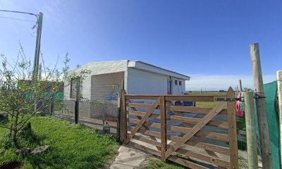 SE VENDE CASA 1 DORM EN BARRIO 14 DE FEBRERO