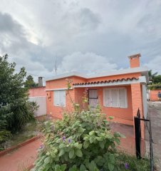 SE VENDE CASA 3 DORMITORIOS BARRIO ODIZZIO