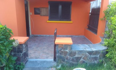 SE VENDE CASA 2 DORMITORIOS Y MEDIO BARRIO ODIZZIO