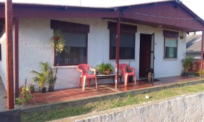 SE VENDE CASA DE 3 DORMITORIOS EN BARRA DEL CHUY
