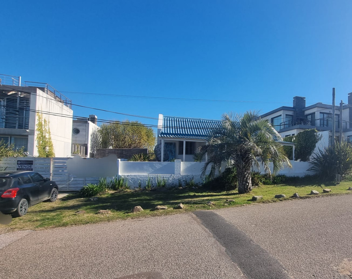 SE VENDE CASA CON 2 DORMITORIOS EN MANANTIALES 