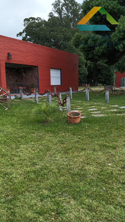 Chacra ID.182 - SE VENDE CHACRA 3 HECTAREAS CON TRES CASAS 